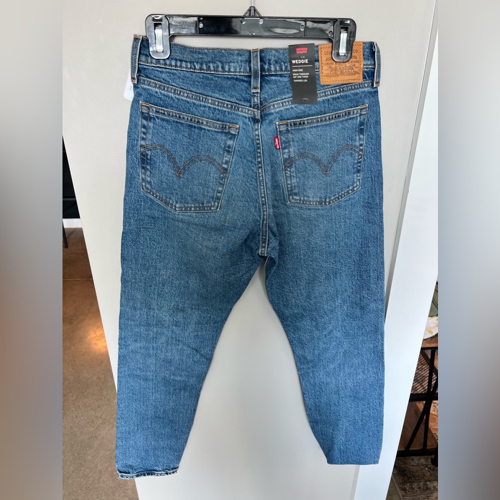Levi Wedgie straight jean